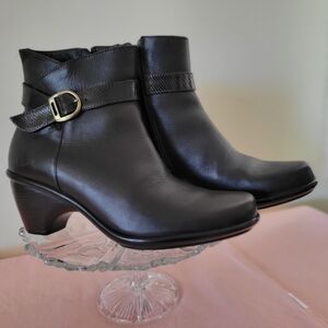 Dansko Ryan Brown Leather Ankle Boots.  US 8.5 / EUR 39